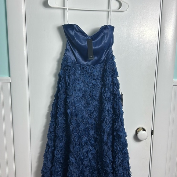 NWT Lulus Enchanting Event Navy Blue Strapless 3D Applique Maxi Dress Size XS - Picture 3 of 13